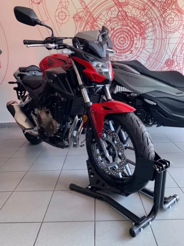 Első kerék rögzítő motorhoz
