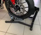 Első kerék rögzítő motorhoz